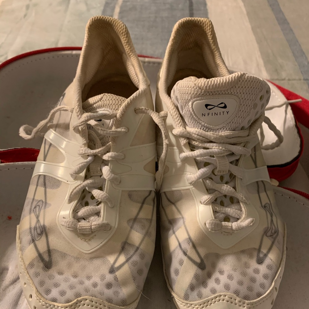 Nfinity Vengeance Cheer Shoe w/ Carry Case Size 8